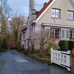 Hidden Gem Centre Of Free Parking , Bruges Belgium